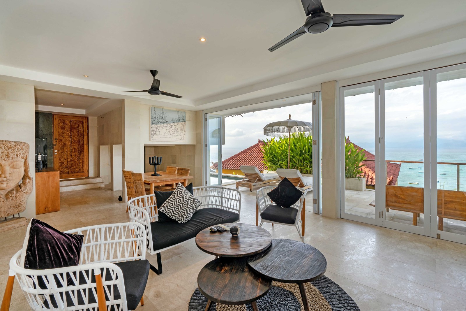 Living and dining room with an ocean view at Aqua Nusa Villas, Nusa Lembongan, Bali
