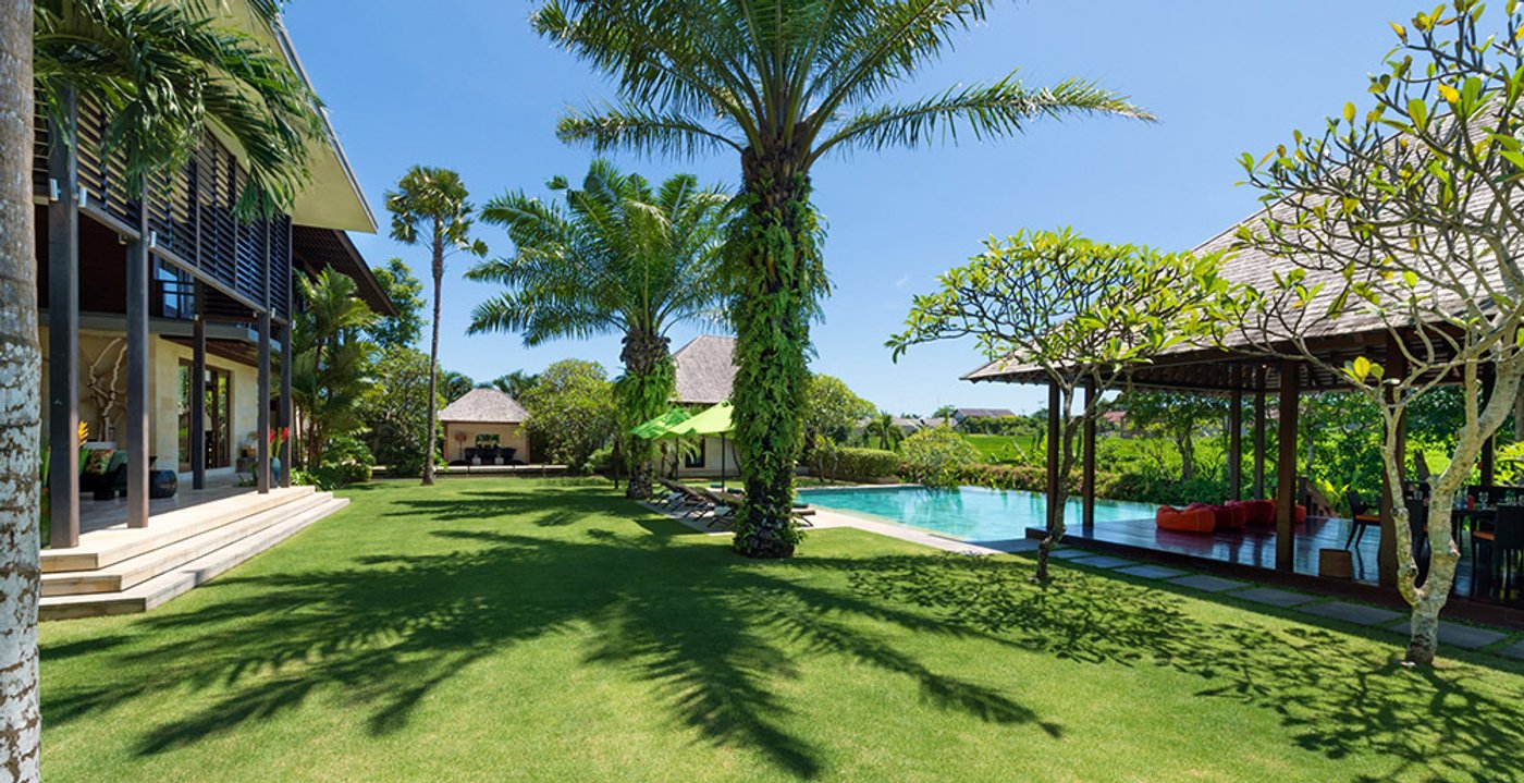 The lawns and gardens at Bendega Nui, Canggu