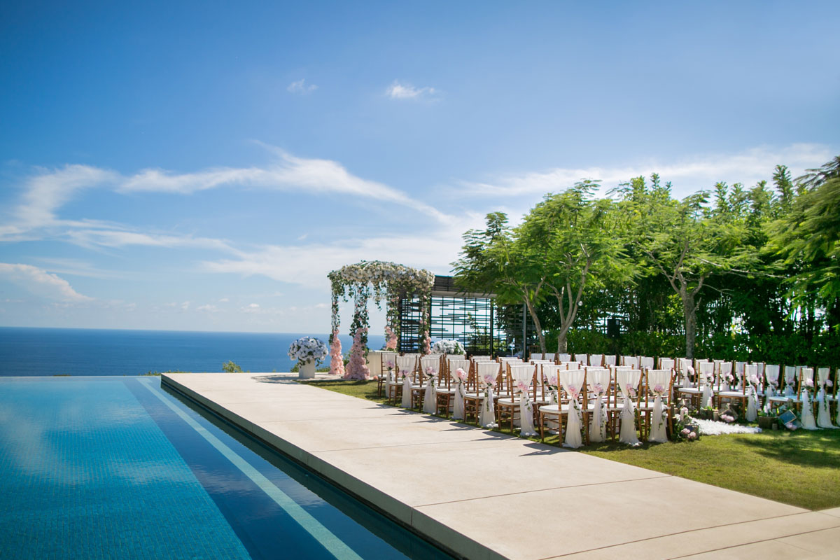 Cliff-view pool villa and ocean at Alila Villas Uluwatu on the Bukit peninsula