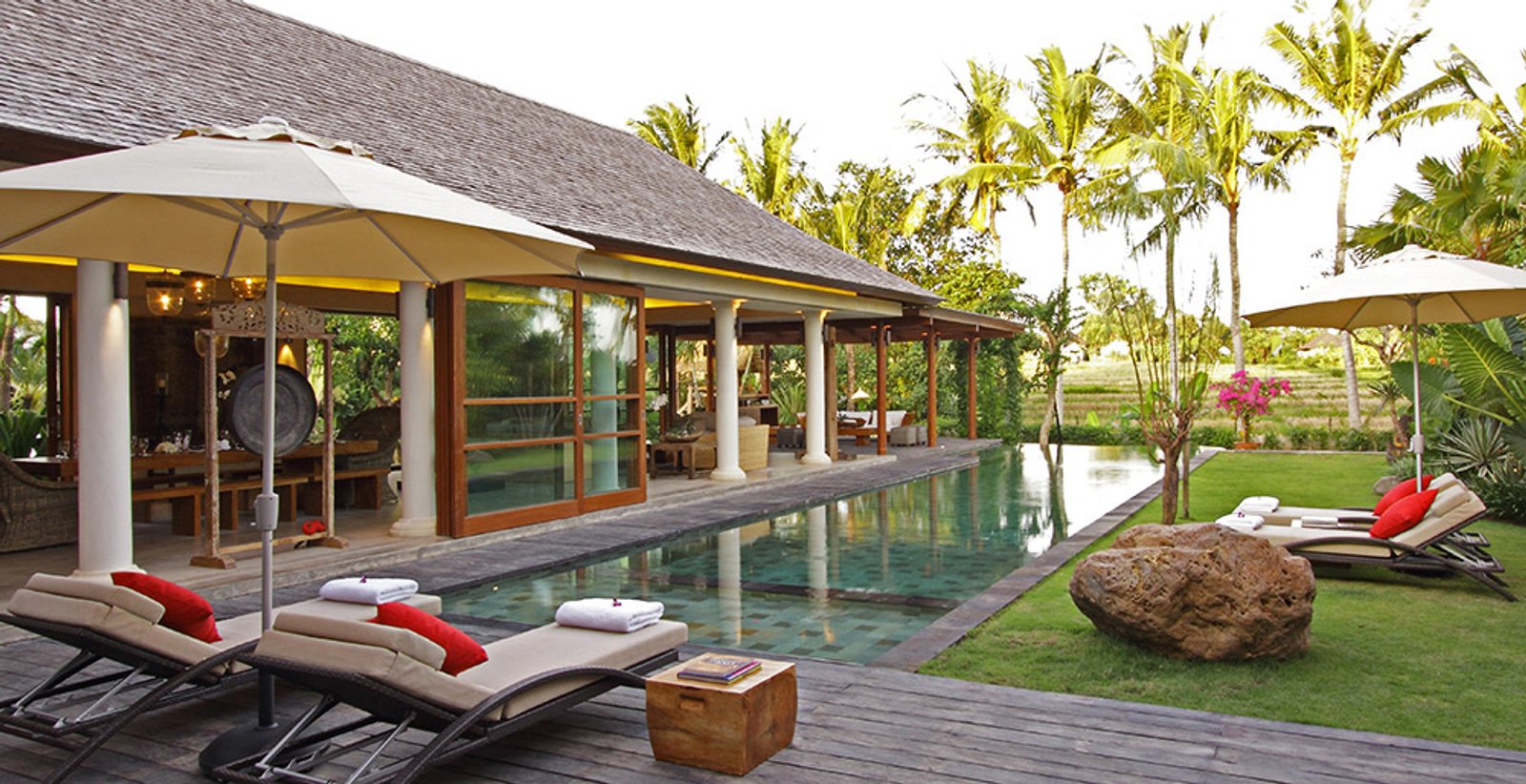 Pool and villa at the Dea Villas estate in Berawa, Canggu