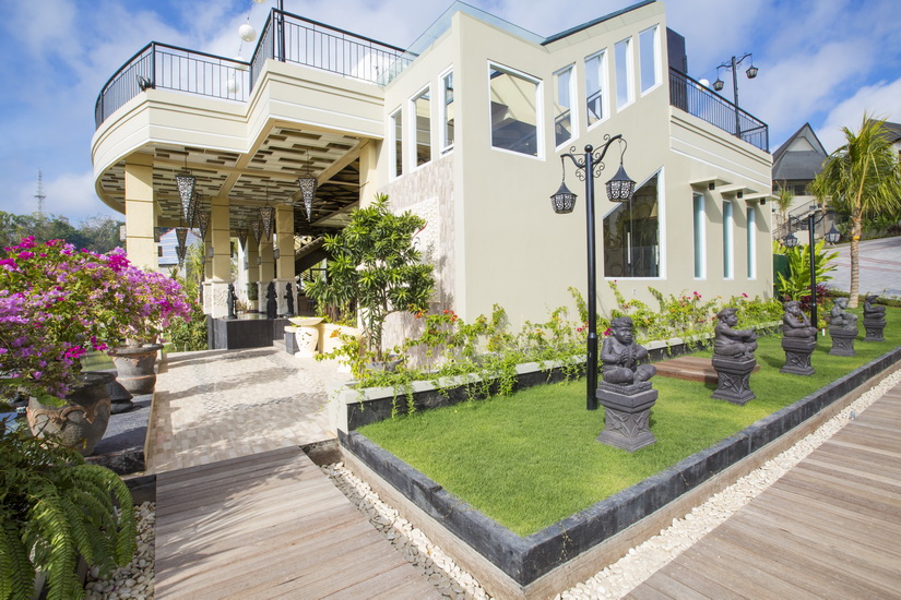 The Aquila villa and pool at Flamingo Dewata, Pecatu, Uluwatu