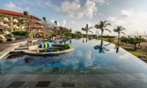 Oceanfront ceremony setting at beachfront Grand Mirage Resort