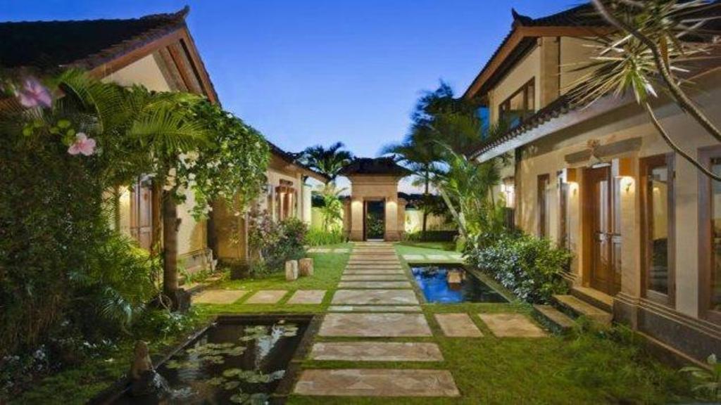Garden path and lily ponds linking the pavilions at The Junno Villa