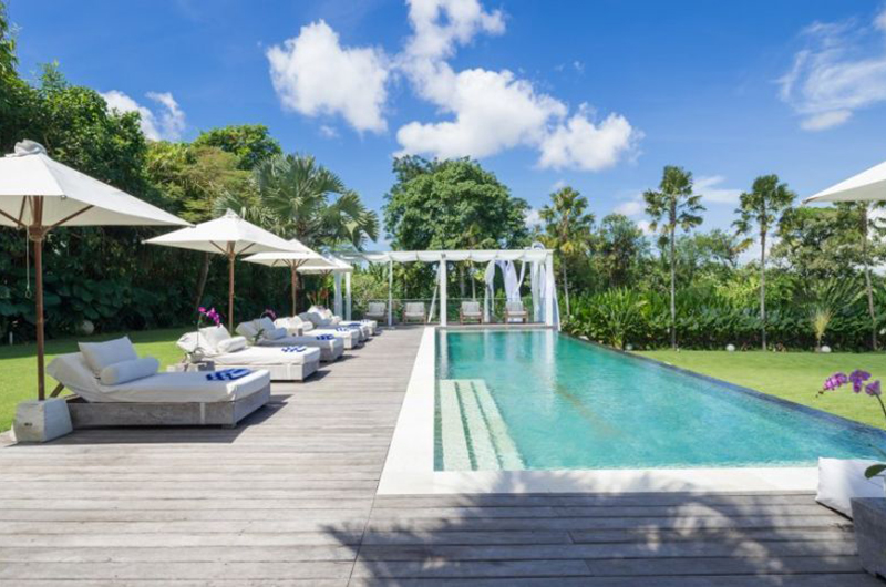 Lawn and tropical garden at Pure Villa Bali