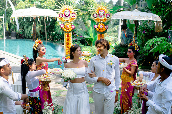 A wedding couple at Puri Gangga Resort Ubud in Sebatu, Tegallalang, among the rice fields and temples near Ubud