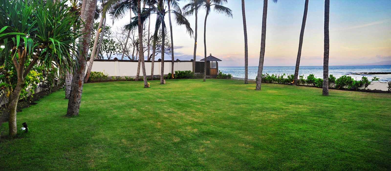 Beachfront garden and lawn at Villa Samudra, Pabean Beach, Ketewel