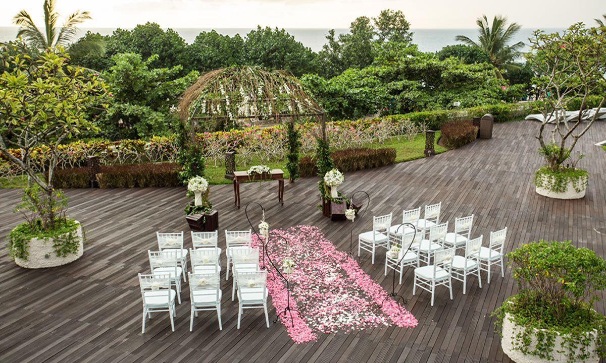 The North Courtyard garden wedding setup at Sheraton Bali Kuta Resort
