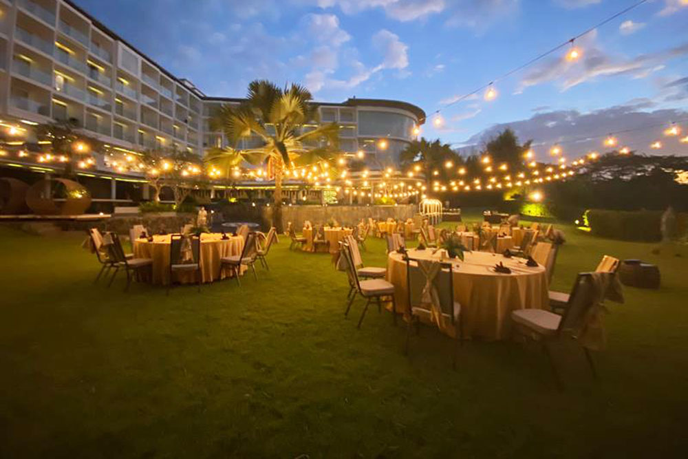 Elegant wedding decoration at Swiss-Belresort Pecatu venue in Uluwatu, Bali