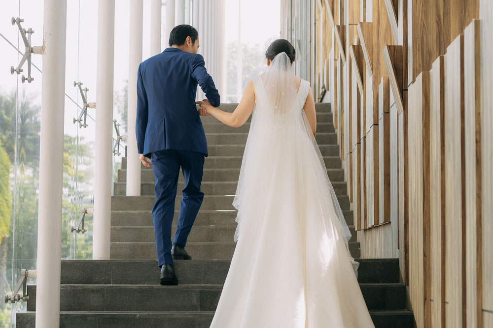 Wedding ceremony and guests at Swiss-Belresort Pecatu in Bali
