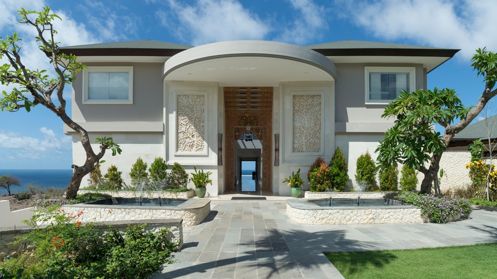 View from the entrance walkway toward the ocean at The Pala
