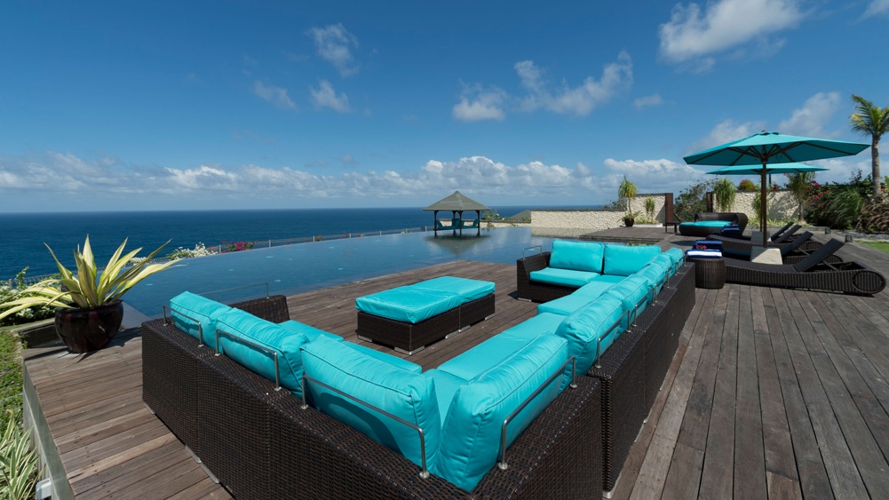 The Pala's 20-metre infinity pool and clifftop lounge deck overlooking the Indian Ocean at Pandawa Cliff Estate
