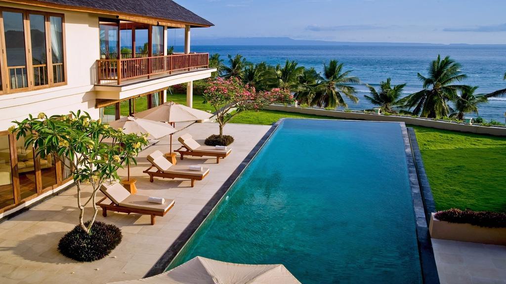Villa Asada's infinity pool and terrace looking out over the East Bali coastline