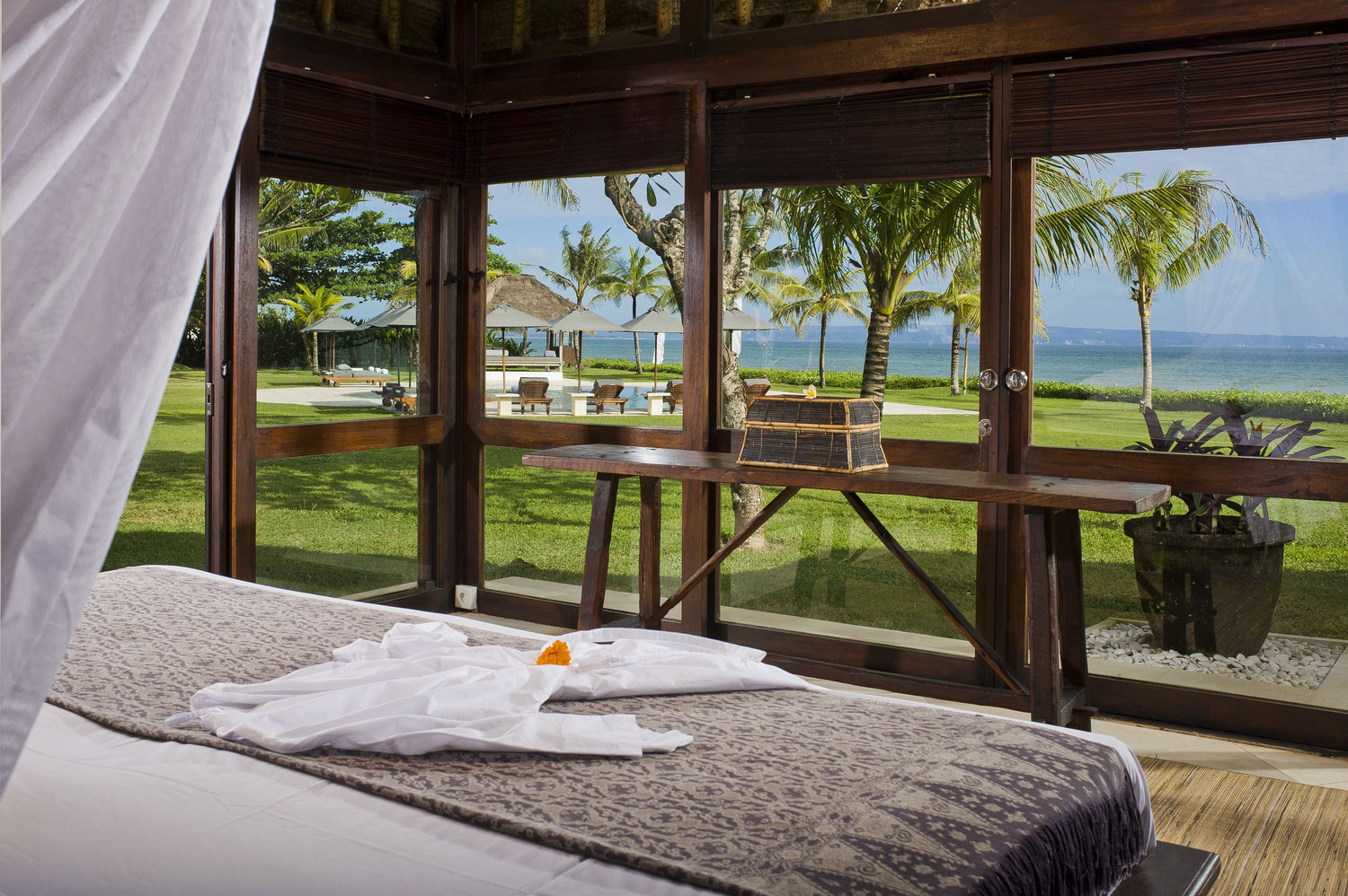 One of the ocean-facing bedrooms at Villa Atas Ombak with floor-to-ceiling glass