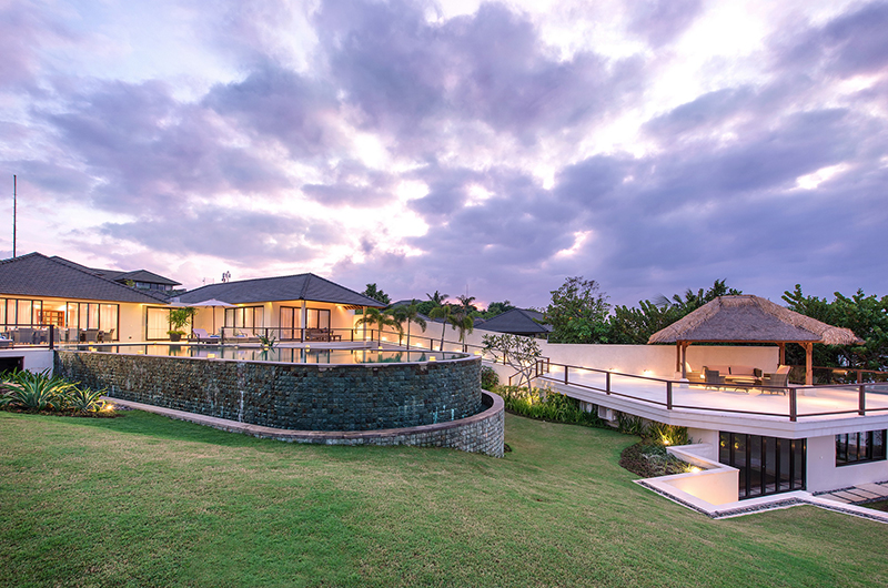 Villa Bale Agung with ocean views at sunset in Uluwatu, Bali