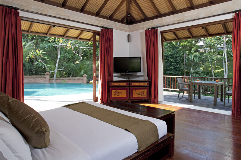 Bedroom with pool view at Villa Iskandar, Beraban, Tabanan