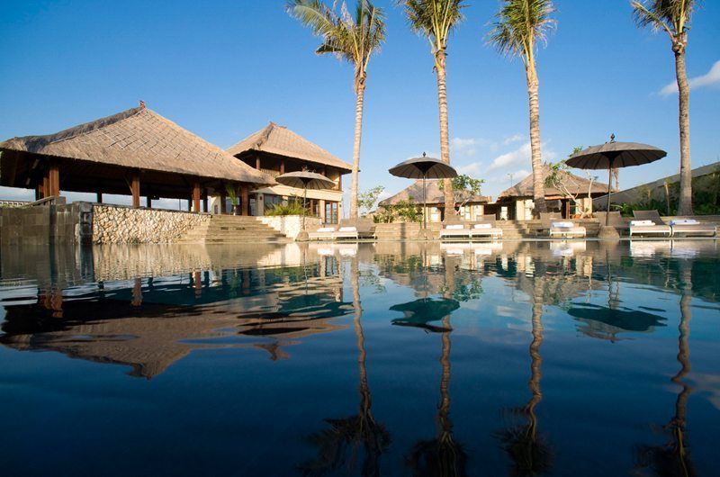 Villa Mary at Pantai Lima with its lawn and pool running down to Pererenan Beach in Canggu