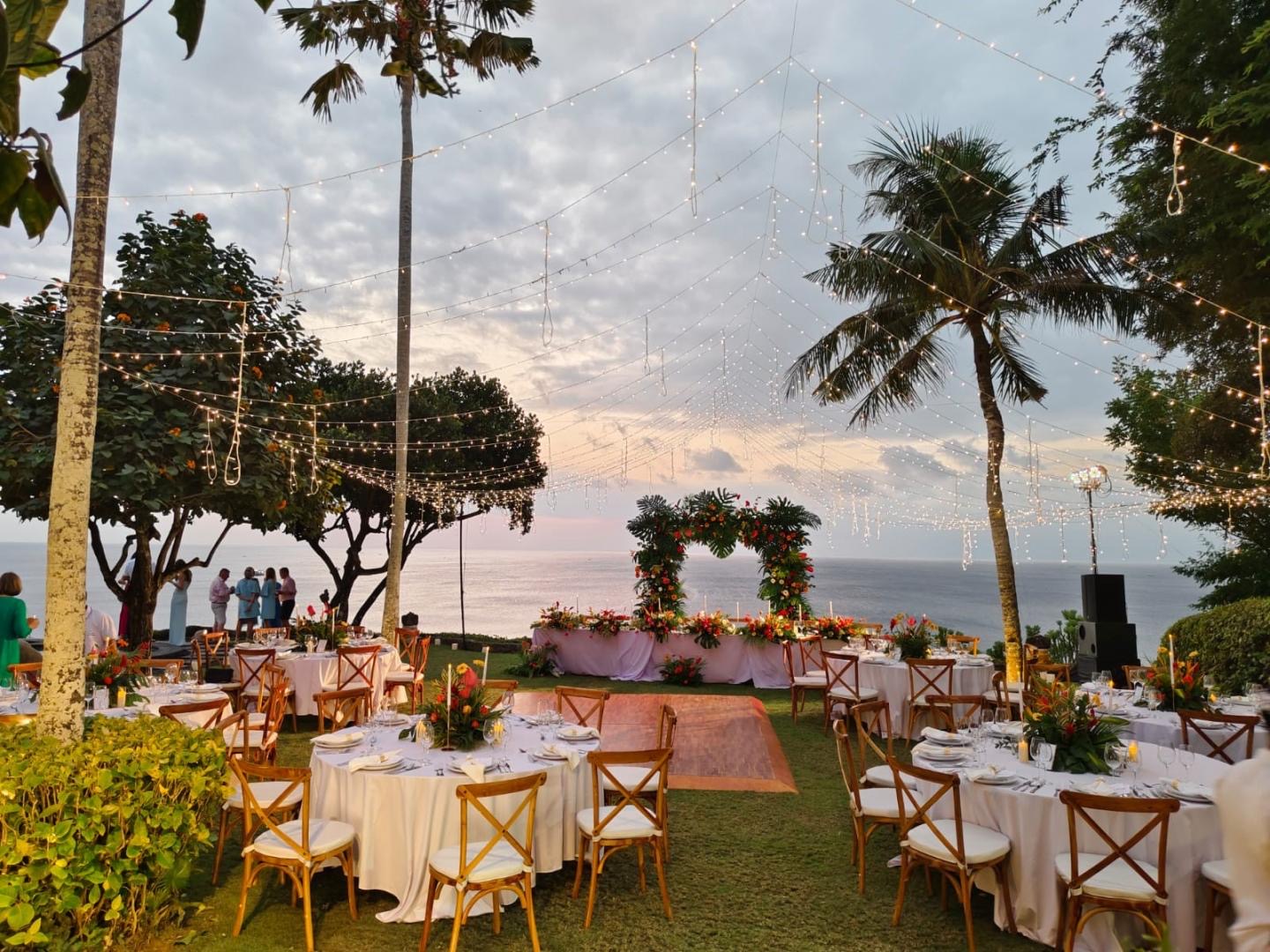 Wedding set-up on the clifftop lawn at Villa Pemutih, Uluwatu