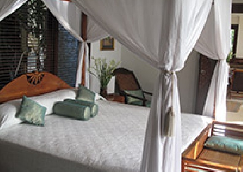 En-suite bedroom at Villa Pemutih, Uluwatu