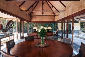 Reception and dining area at Villa Pushpapuri with sea views